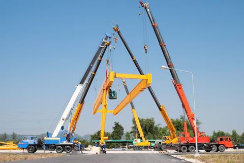 Crawler Cranes Overview: Essential Facts, Technologies, and Construction Applications